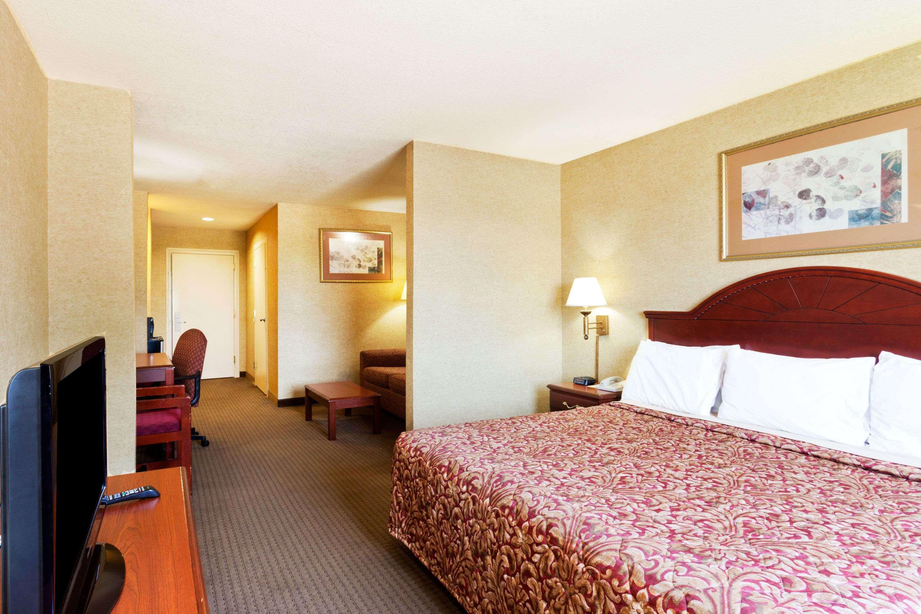 Days Inn & Suites By Wyndham Wynne Екстер'єр фото