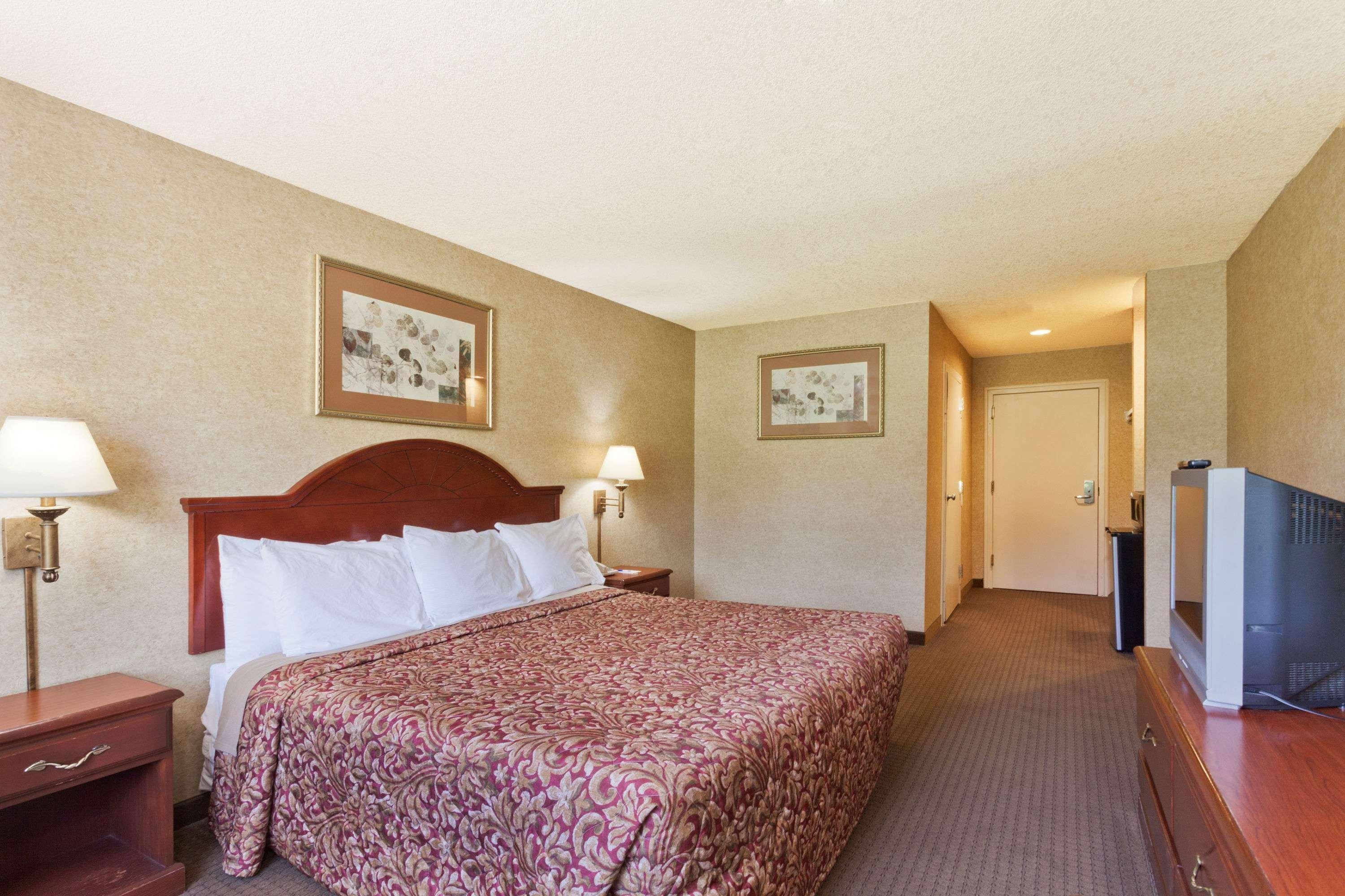 Days Inn & Suites By Wyndham Wynne Екстер'єр фото