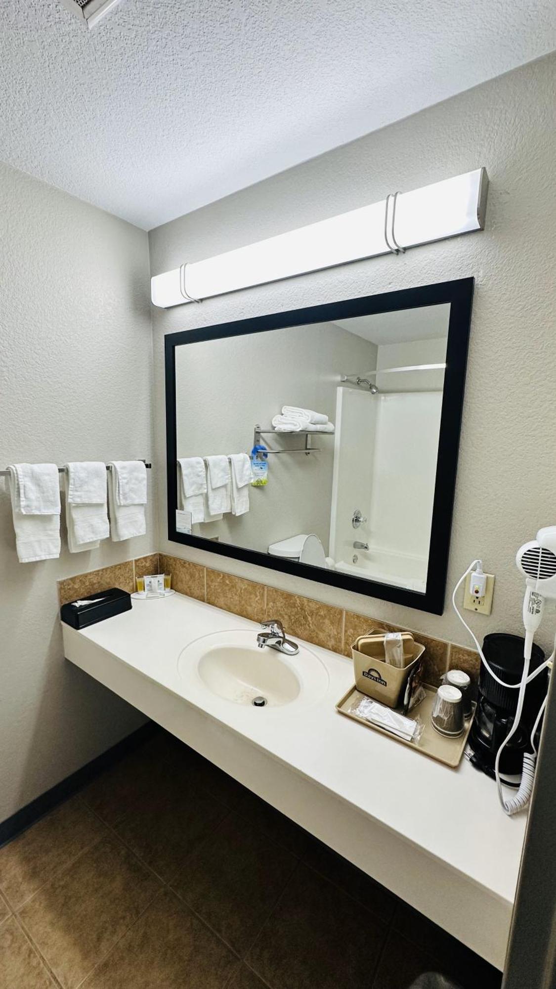 Days Inn & Suites By Wyndham Wynne Екстер'єр фото