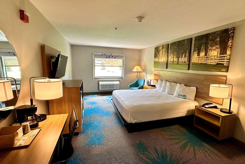 Days Inn & Suites By Wyndham Wynne Номер фото