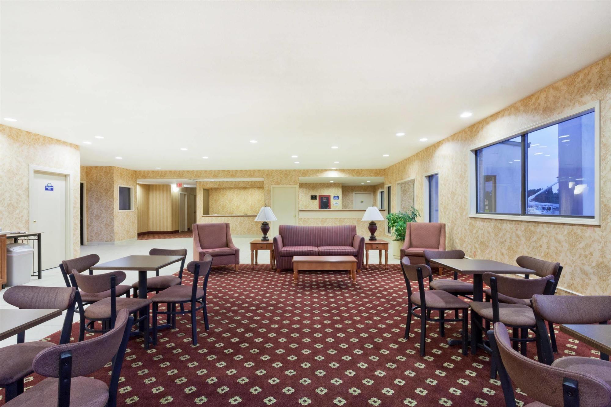 Days Inn & Suites By Wyndham Wynne Екстер'єр фото