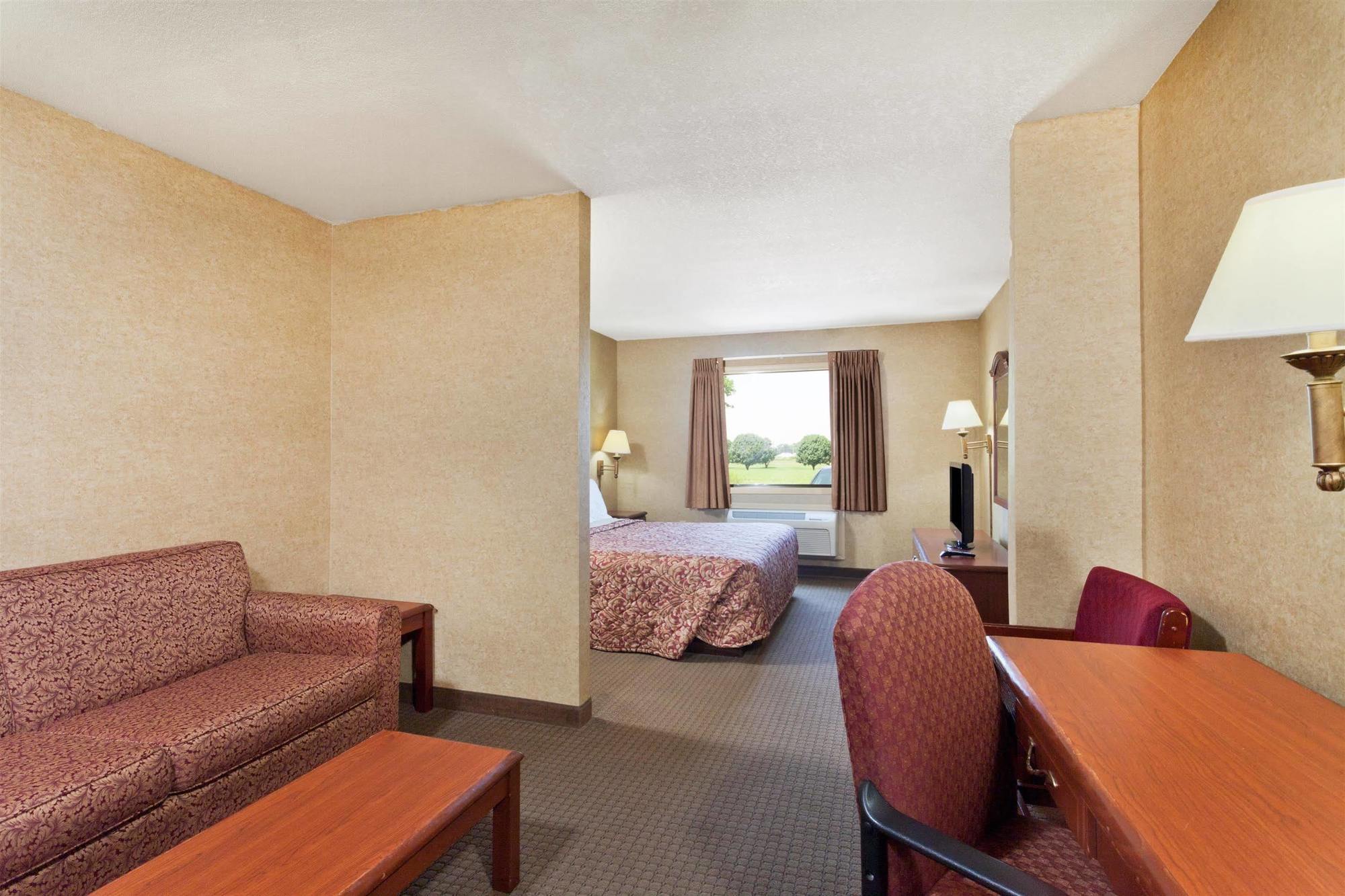 Days Inn & Suites By Wyndham Wynne Екстер'єр фото